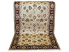 Tappeto Farahan in beige e rosso mattone, con motivi floreali classici. Annodato a mano in Afghanistan con lana e cotone tinti con colori vegetali naturali. Eleganza e qualità artigianale.