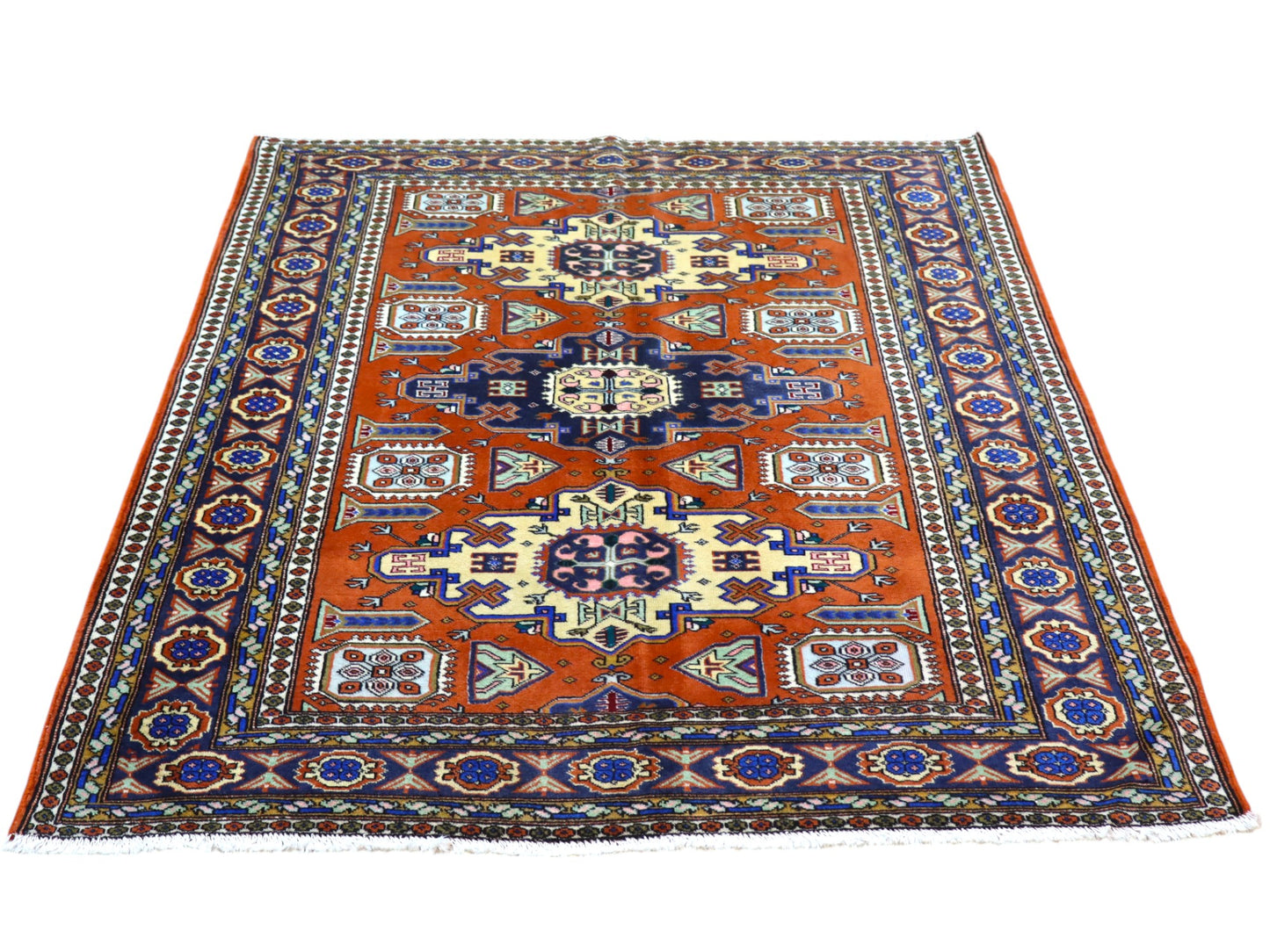 Tappeto Ardabil persiano annodato a mano 183x138 cm in pura lana con colori vegetali, motivo geometrico centrale, rosso mattone beige e blu, autentico tappeto orientale con certificato.