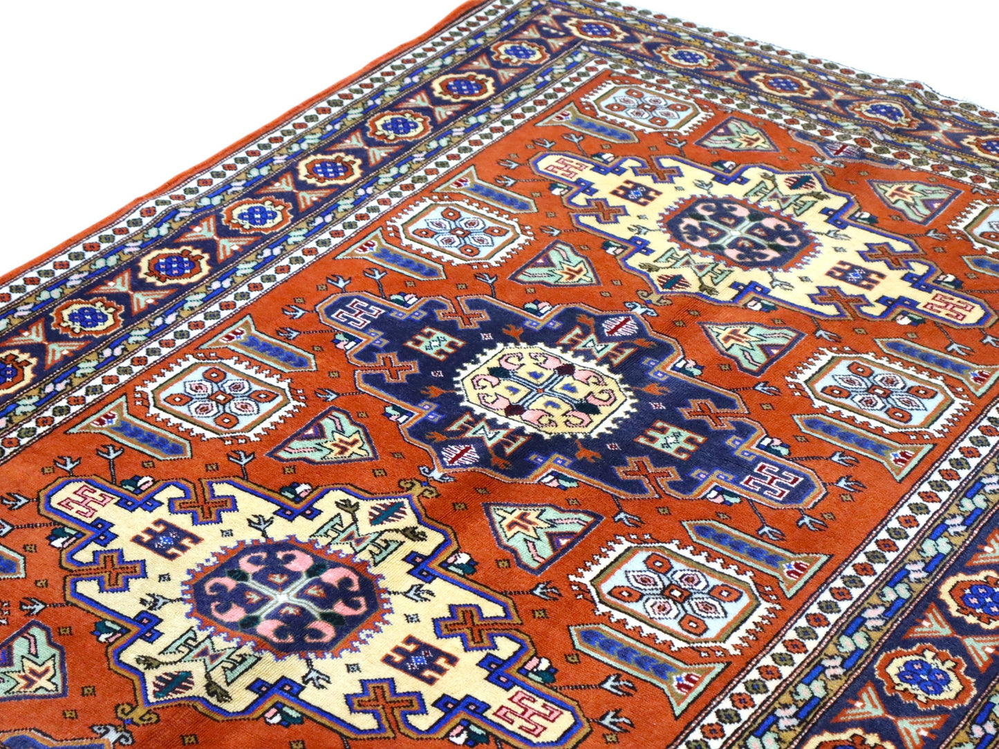 Tappeto Ardabil persiano annodato a mano 183x138 cm in pura lana con colori vegetali, motivo geometrico centrale, rosso mattone beige e blu, autentico tappeto orientale con certificato.