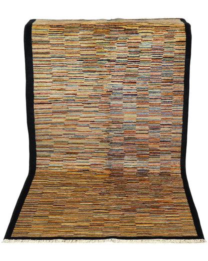 Tappeto Gabbeh moderno 193x101 cm, design astratto a righe beige con cornice blu notte, annodato a mano, certificato di autenticità incluso.