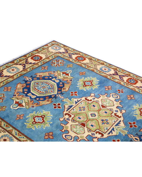 Tappeto Kazak celeste con cornice beige e motivi geometrici, annodato a mano in Afghanistan in lana e cotone con colori vegetali.