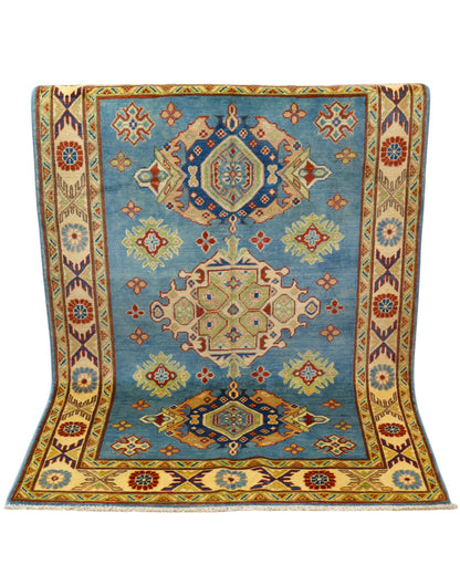 Tappeto Kazak celeste con cornice beige e motivi geometrici, annodato a mano in Afghanistan in lana e cotone con colori vegetali.
