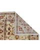 Tappeto Farahan Ziegler beige annodato a mano in Afghanistan. Realizzato in lana e cotone con colori vegetali, presenta motivi floreali raffinati e un’eleganza senza tempo.