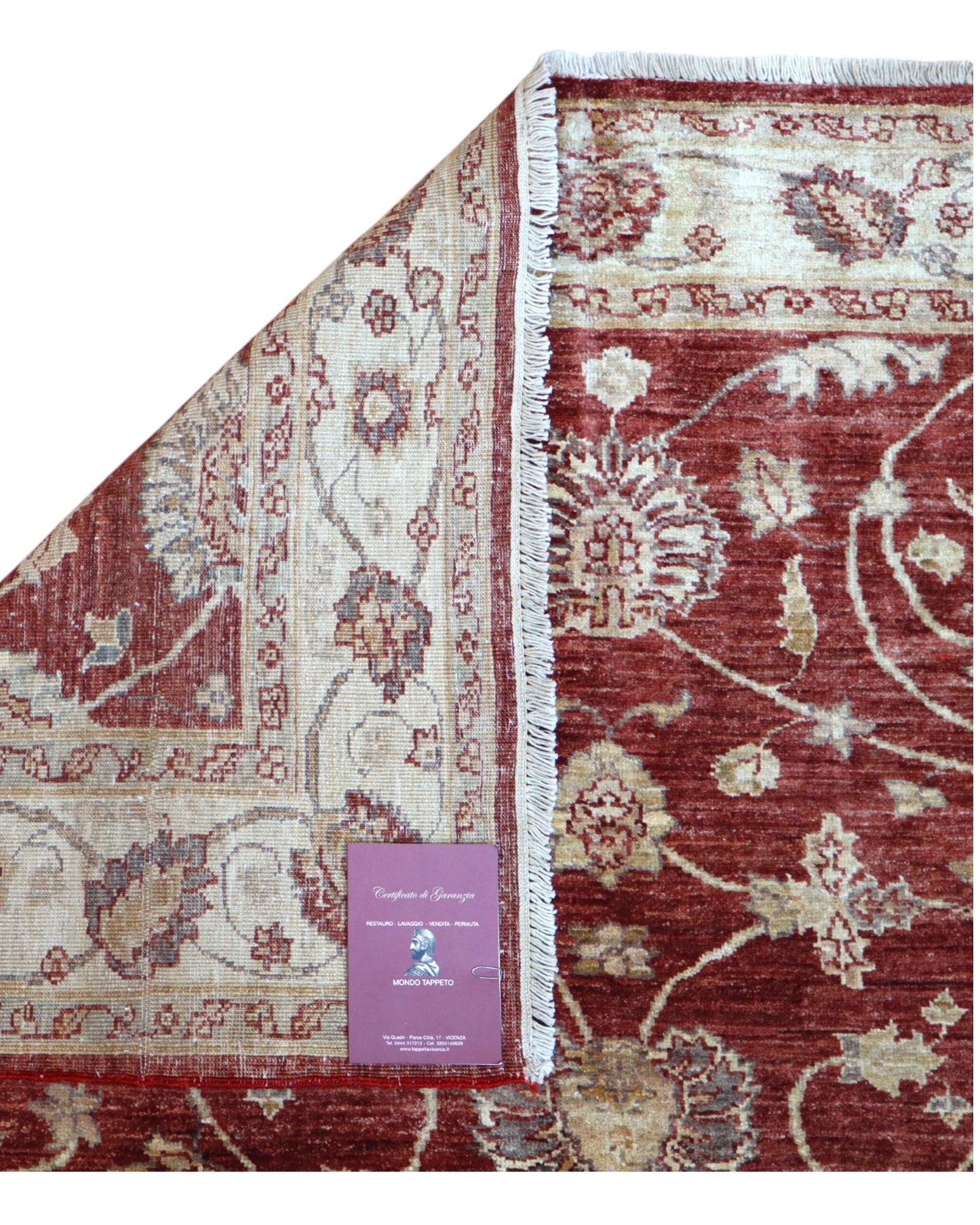 Tappeto Ziegler rettangolare 183x157 cm, fondo rosso con cornice beige e motivi floreali, annodato a mano in lana e cotone con colori vegetali, provenienza Afghanistan.