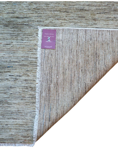 Tappeto moderno "Armonie Naturali", 357x273 cm, fondo beige con sfumature tono su tono, design semplice e contemporaneo, certificato di autenticità incluso.