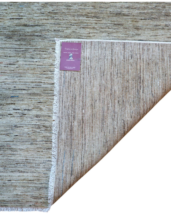 Tappeto moderno "Armonie Naturali", 357x273 cm, fondo beige con sfumature tono su tono, design semplice e contemporaneo, certificato di autenticità incluso.