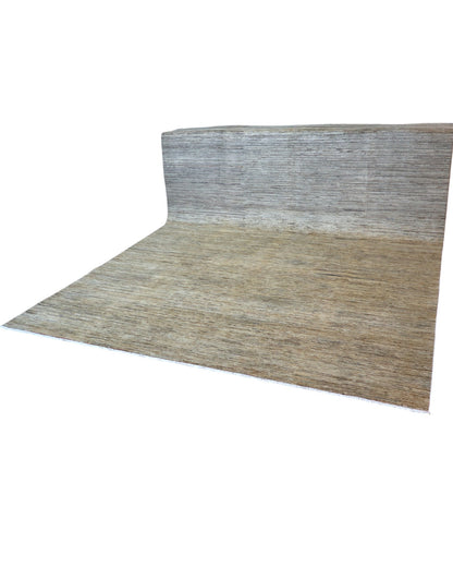 Tappeto moderno "Armonie Naturali", 357x273 cm, fondo beige con sfumature tono su tono, design semplice e contemporaneo, certificato di autenticità incluso.