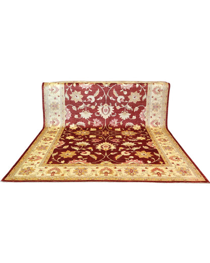 Tappeto Farahan Ziegler 346x272 cm con motivo floreale rosso, beige e oro, annodato a mano con lana pregiata e ordito in cotone robusto.