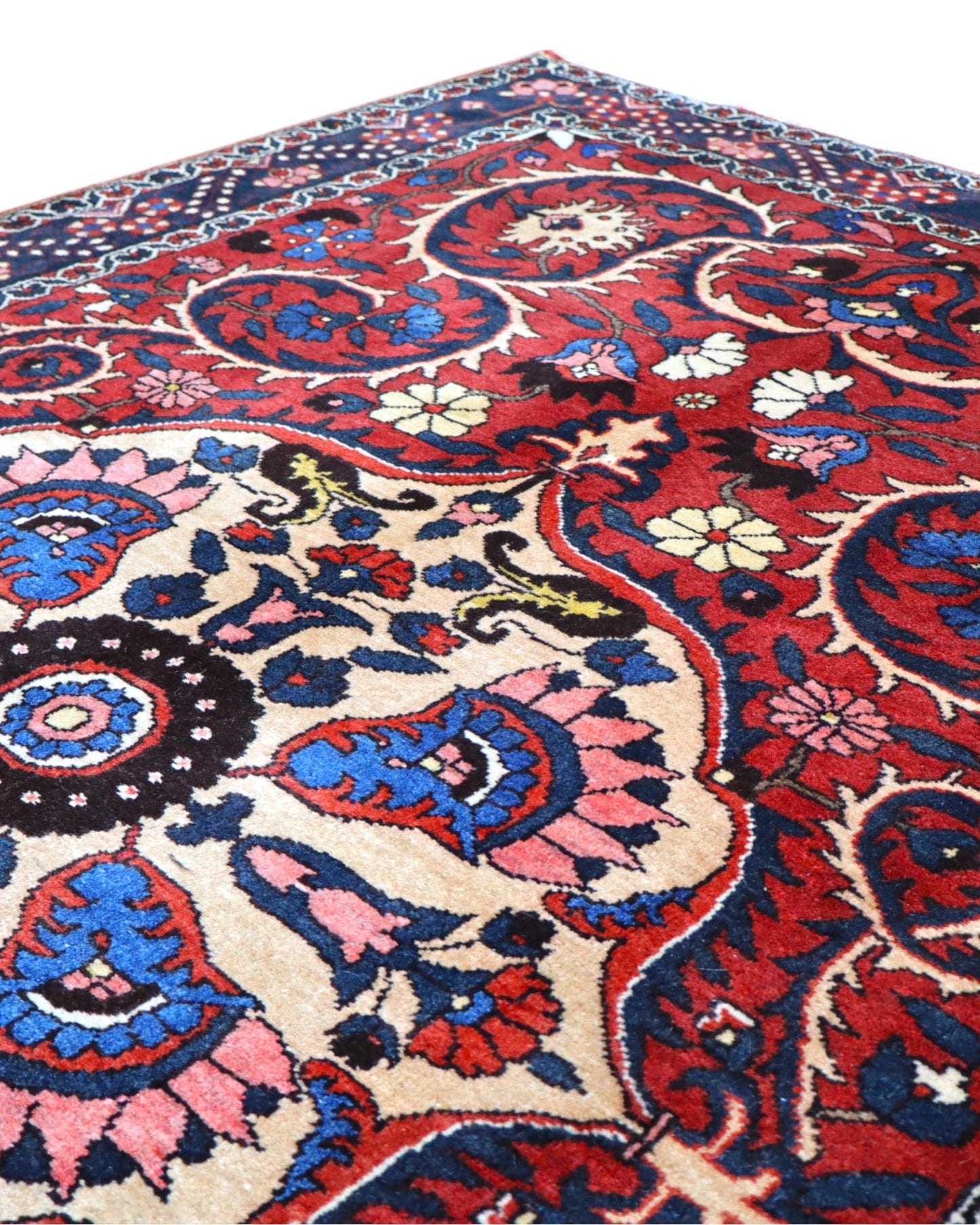 Bakhtiyari rug 204x136cm