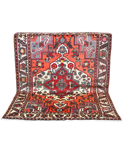 Tappeto Hamedan rosa antico con cornice beige e motivi geometrici, annodato a mano in Persia in lana e cotone con colori vegetali.