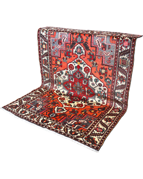 Tappeto Hamedan rosa antico con cornice beige e motivi geometrici, annodato a mano in Persia in lana e cotone con colori vegetali.