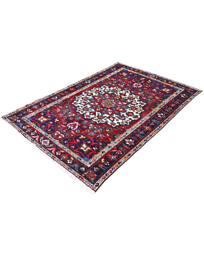 Tappeto Bakhtiyari annodato a mano, 214 x 149 cm, fondo rosso vinaccia con motivi decorativi raffinati.