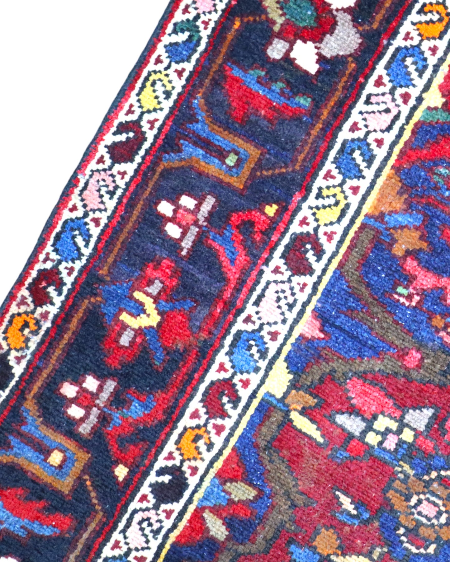 Tappeto Bakhtiyari annodato a mano, 214 x 149 cm, fondo rosso vinaccia con motivi decorativi raffinati.