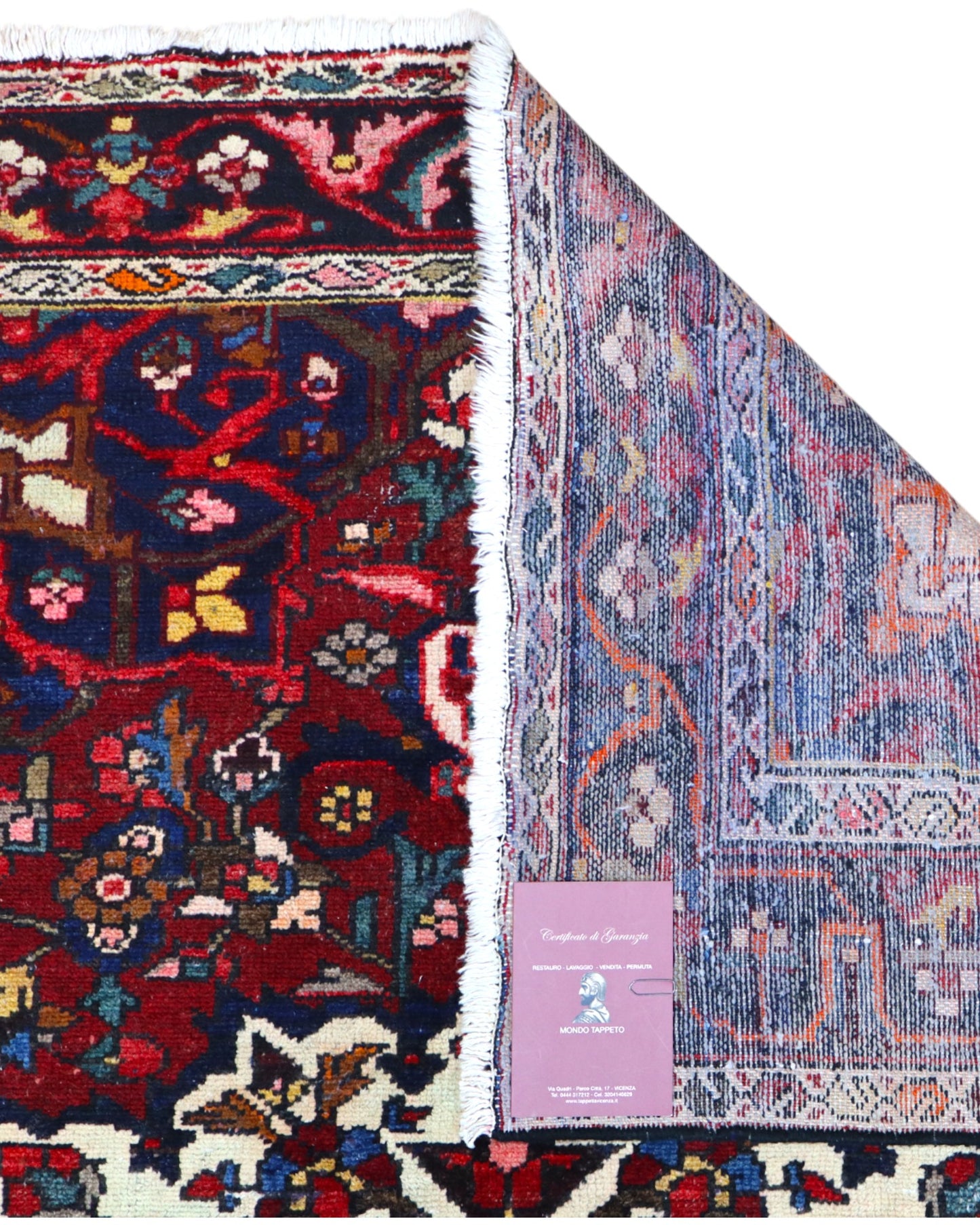 Tappeto Bakhtiyari annodato a mano, 214 x 149 cm, fondo rosso vinaccia con motivi decorativi raffinati.