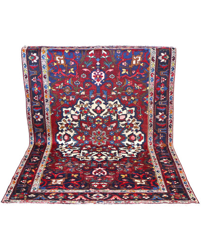 Tappeto Bakhtiyari annodato a mano, 214 x 149 cm, fondo rosso vinaccia con motivi decorativi raffinati.