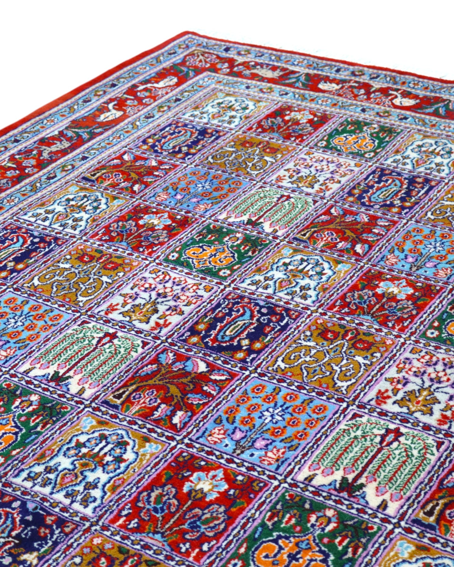 Tappeto Kashan annodato a mano, 230 x 143 cm, motivi decorativi con varietà cromatiche.