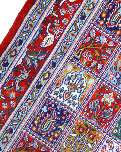 Tappeto Kashan annodato a mano, 230 x 143 cm, motivi decorativi con varietà cromatiche.