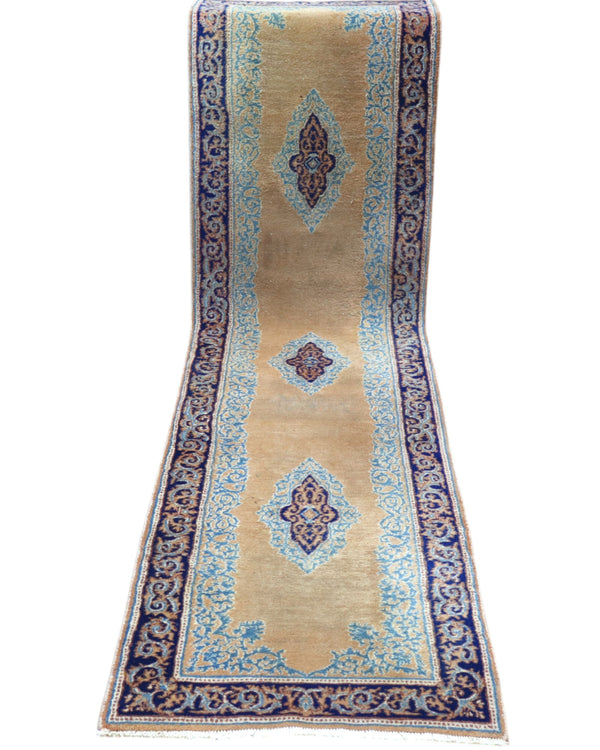 Passatoia Kerman persiana, fondo beige con motivi geometrici, annodato a mano, 297x74 cm.