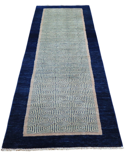 Tappeto moderno 232x81 cm annodato a mano in Persia, lana pregiata e colori vegetali, design minimal beige e blu.