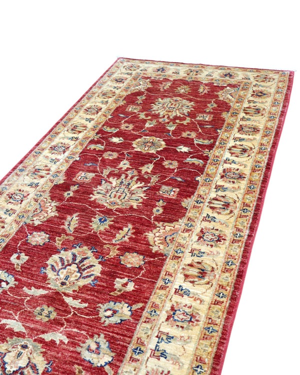 Passatoia Ziegler afgana 301x88 cm annodata a mano in lana, con motivi contemporanei su fondo rosso melograno e un'elegante cornice beige.

