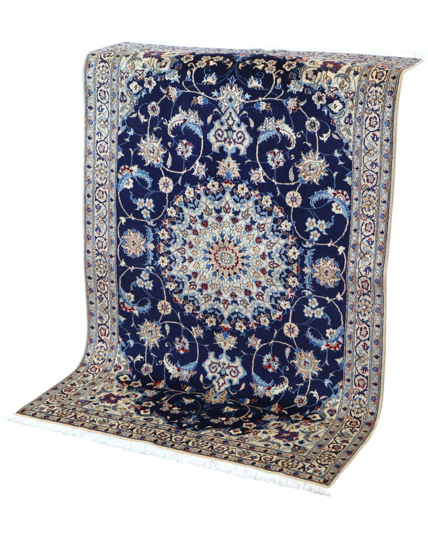 Tappeto Nain Habibian persiano 147x96 cm, annodato a mano, fondo blu notte con cornice beige e motivi decorativi, vello in lana mista seta, certificato di autenticità.