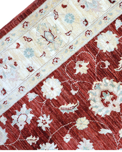 Tappeto Ziegler 240x170 cm, annodato a mano in Afghanistan, fondo rosso melograno con disegno contemporaneo e cornice beige, lana pregiata e cotone resistente, certificato di autenticità incluso.