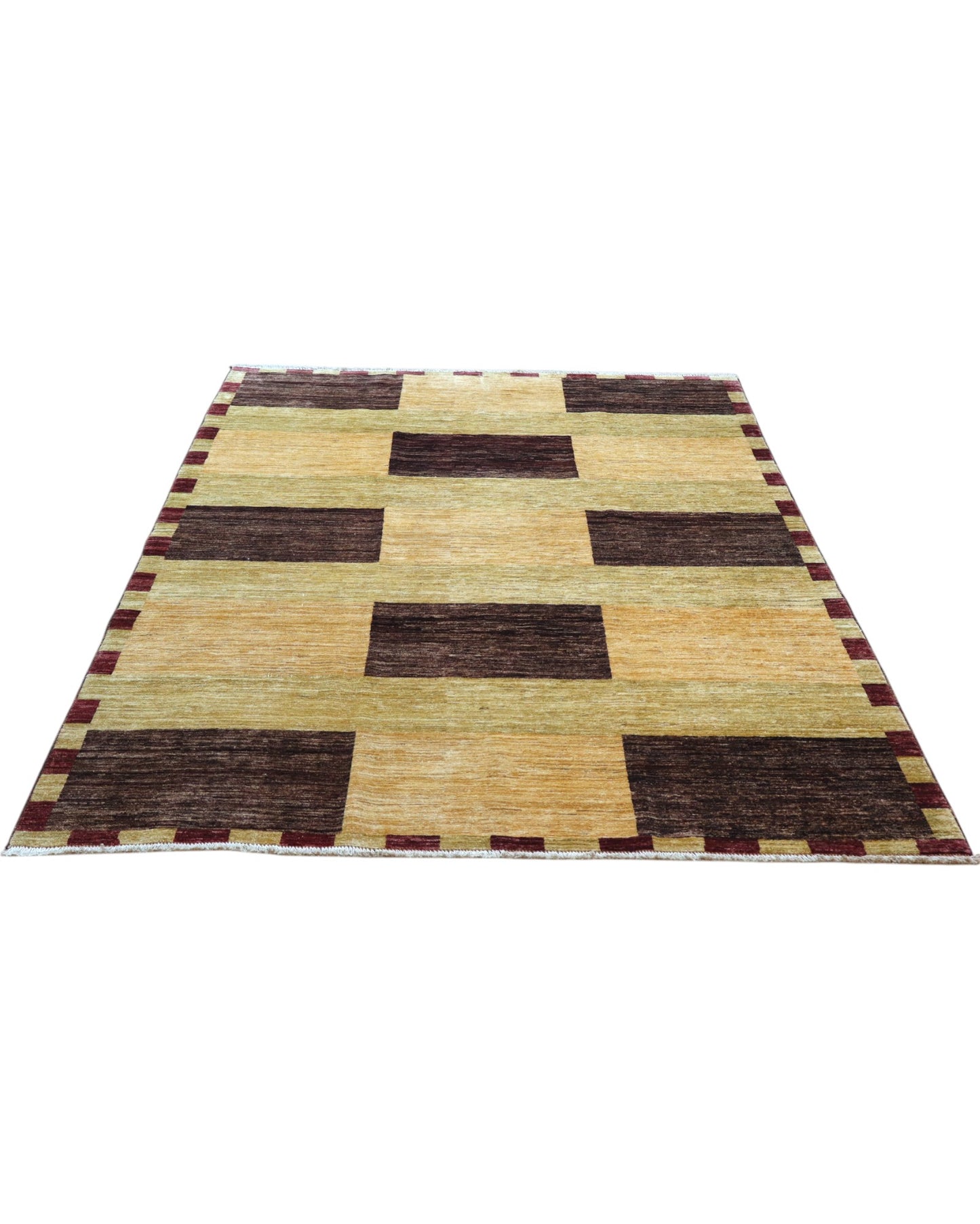 Tappeto moderno 238x169 cm Persia con motivo geometrico rettangolare, fondo beige e verde chiaro con inserti marrone scuro, lana annodata a mano.