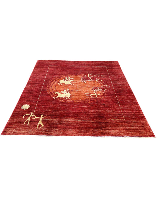 Tappeto moderno 232x180 cm con fondo bordeaux e decorazioni stilizzate di cavalli e figure, annodato a mano in lana e cotone, provenienza Persia.