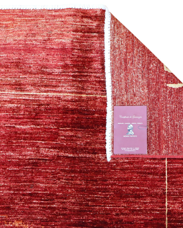 Tappeto moderno 232x180 cm con fondo bordeaux e decorazioni stilizzate di cavalli e figure, annodato a mano in lana e cotone, provenienza Persia.