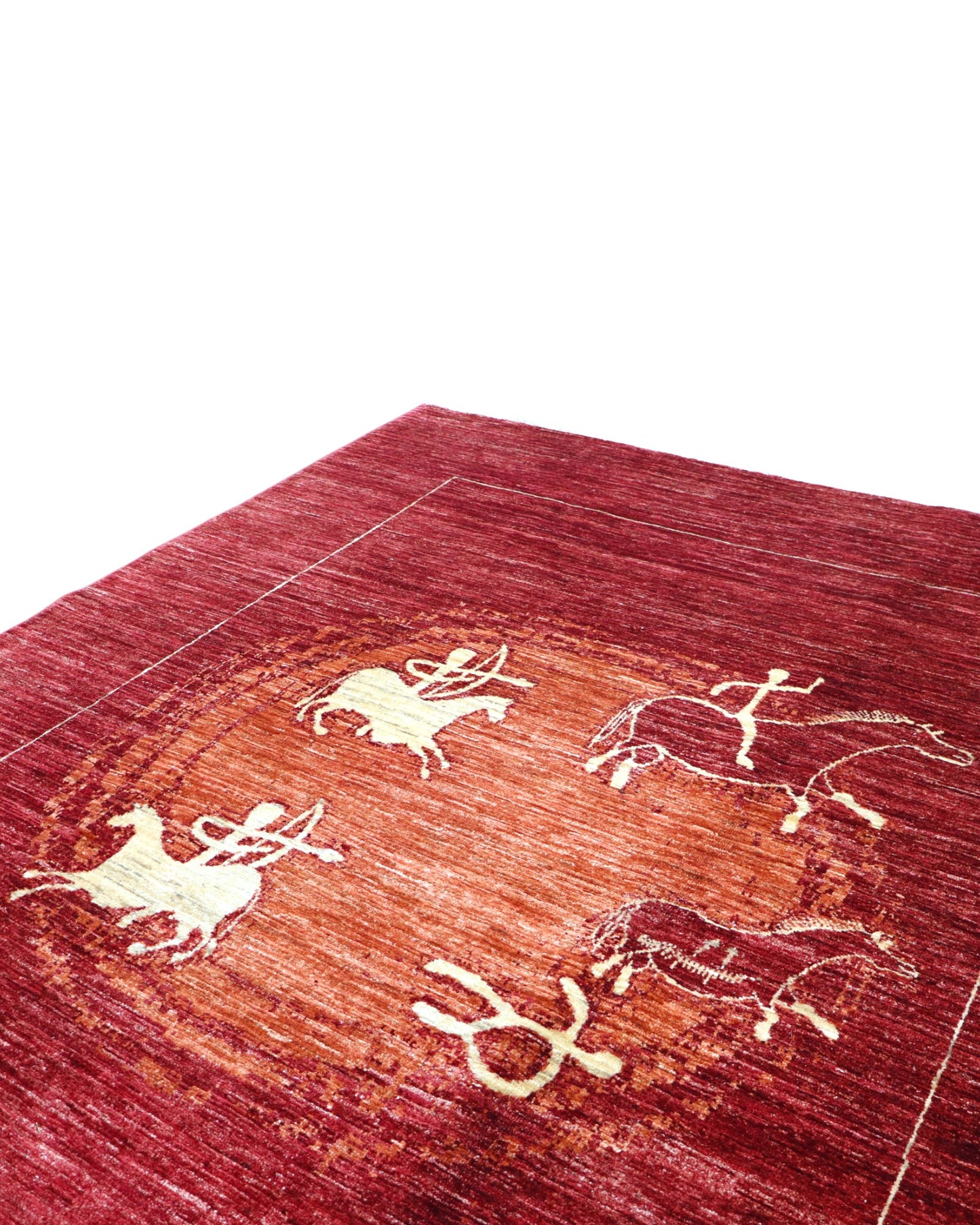 Tappeto moderno 232x180 cm con fondo bordeaux e decorazioni stilizzate di cavalli e figure, annodato a mano in lana e cotone, provenienza Persia.