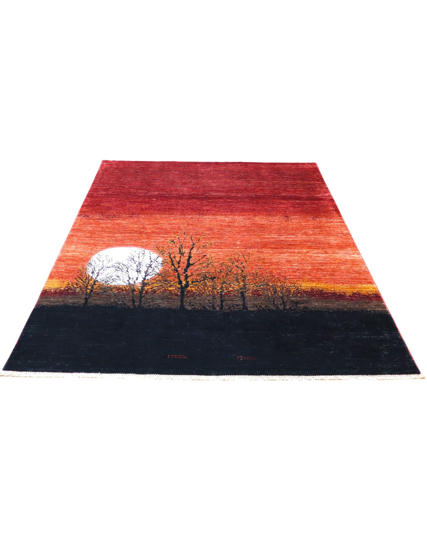 Tappeto moderno 237x180 cm Persia con design tramonto e alberi stilizzati, fondo rosso e arancio sfumato, annodato a mano in lana e cotone.