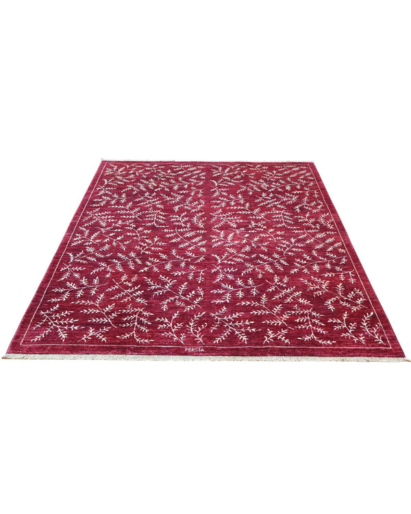 Tappeto moderno 225x178 cm Persia con fondo bordeaux e motivi floreali in avorio, annodato a mano in lana e cotone.