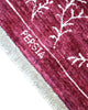 Tappeto moderno 225x178 cm Persia con fondo bordeaux e motivi floreali in avorio, annodato a mano in lana e cotone.