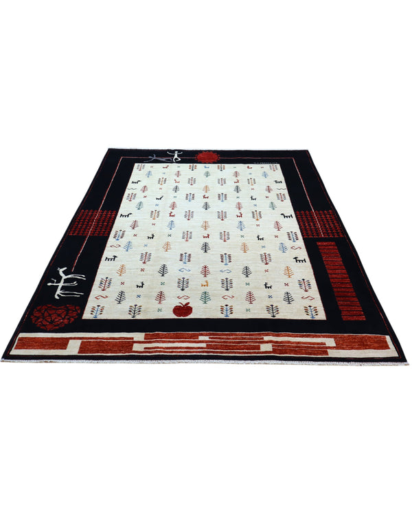 Tappeto moderno 236x182 cm Persia con fondo chiaro e motivi figurativi multicolore, cornice scura con decorazioni rosse, annodato a mano in lana e cotone.