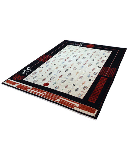 Tappeto moderno 236x182 cm Persia con fondo chiaro e motivi figurativi multicolore, cornice scura con decorazioni rosse, annodato a mano in lana e cotone.