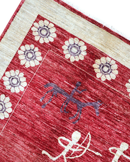 Tappeto moderno 230x172 cm Persia con fondo bordeaux, figure di arcieri in avorio e bordura floreale beige, annodato a mano in lana e cotone.