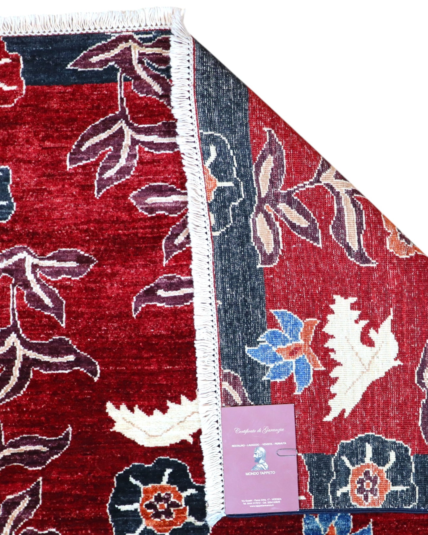 Tappeto moderno 247x180 cm con fondo bordeaux e motivi floreali stilizzati, annodato a mano in lana e cotone, provenienza Afghanistan.