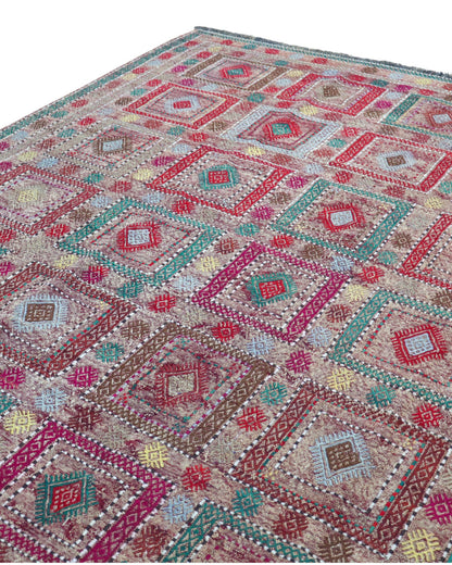 Tappeto kilim armeno 265x175 cm con fondo naturale e motivi geometrici multicolore, annodato a mano in lana e cotone, provenienza Armenia.