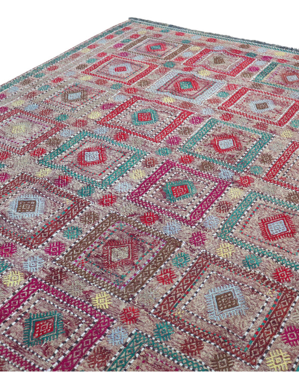 Tappeto kilim armeno 265x175 cm con fondo naturale e motivi geometrici multicolore, annodato a mano in lana e cotone, provenienza Armenia.