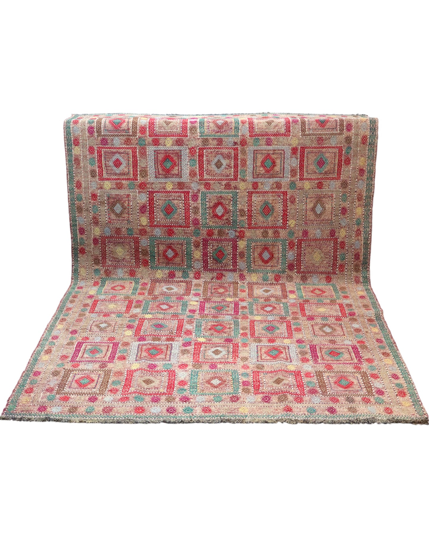 Tappeto kilim armeno 265x175 cm con fondo naturale e motivi geometrici multicolore, annodato a mano in lana e cotone, provenienza Armenia.