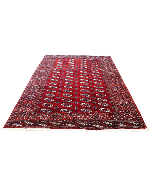 Tappeto Bukhara 324x205 cm con fondo rosso scuro e motivi a gul geometrici in nero, avorio e blu, tramato ed annodato a mano, provenienza Bukhara.