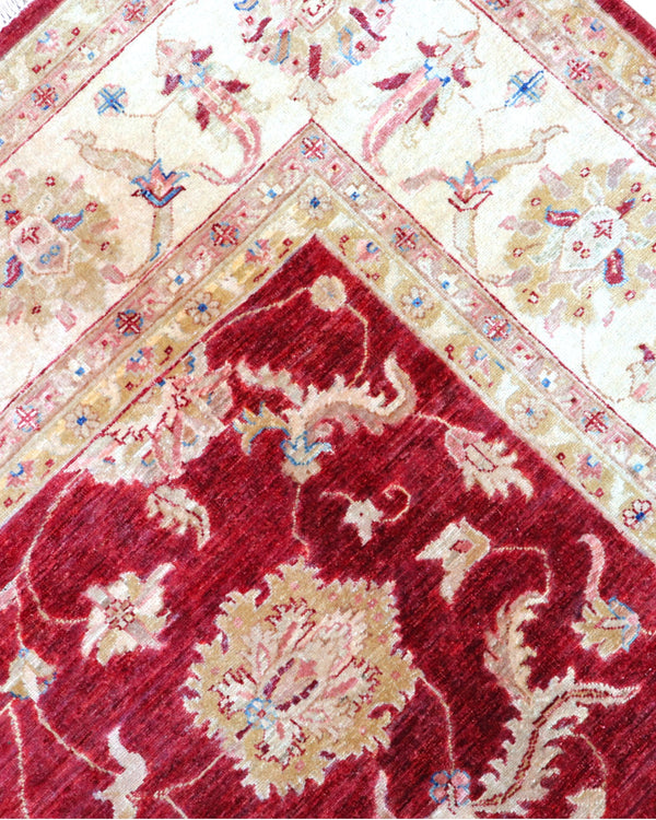 Tappeto Ziegler 302x211 cm con fondo bordeaux, motivi floreali avorio e dettagli oro, tramato ed annodato a mano, provenienza Afghanistan.