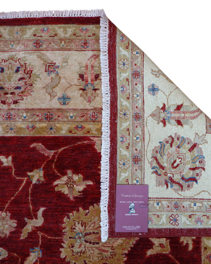 Tappeto Ziegler 302x211 cm con fondo bordeaux, motivi floreali avorio e dettagli oro, tramato ed annodato a mano, provenienza Afghanistan.