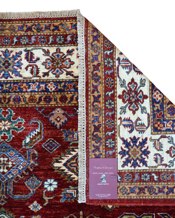 Tappeto Shirvan 295x207 cm con fondo bordeaux, motivi geometrici e floreali in avorio, blu e giallo, tramato ed annodato a mano, provenienza Caucaso.