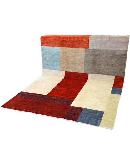 Tappeto moderno 274x195 cm con blocchi geometrici multicolore, rosso, grigio, beige e blu, tramato ed annodato a mano, provenienza Afghanistan.