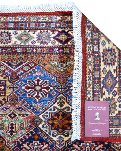 Tappeto Kazak 176x131 cm con motivi geometrici caucasici, colori blu, avorio e rosso, tramato ed annodato a mano.