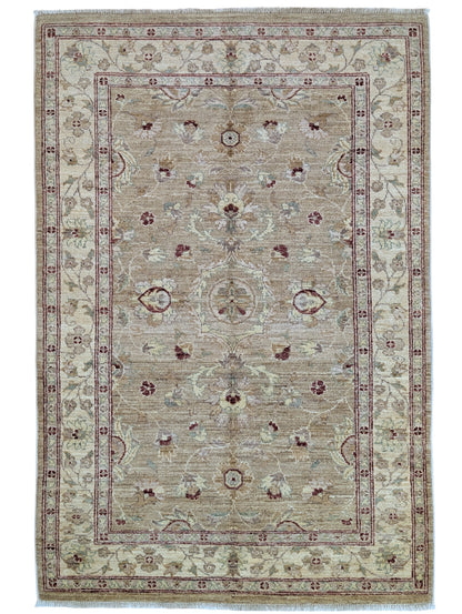 Tappeto Farahan beige con motivi floreali in mattone e grigio chiaro, annodato a mano in Afghanistan con lana e cotone tinti con colori vegetali naturali.