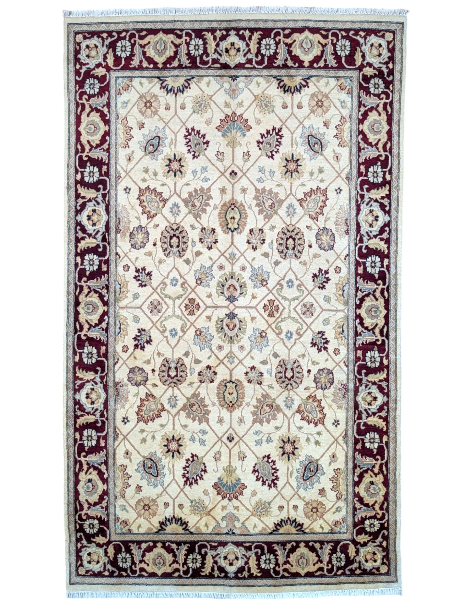 Tappeto Farahan in beige e rosso mattone, con motivi floreali classici. Annodato a mano in Afghanistan con lana e cotone tinti con colori vegetali naturali. Eleganza e qualità artigianale.