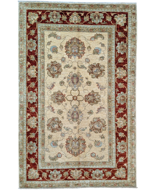 Tappeto Farahan beige con cornice rossa, annodato a mano in Afghanistan in lana e cotone con colori vegetali naturali e motivo floreale elegante.