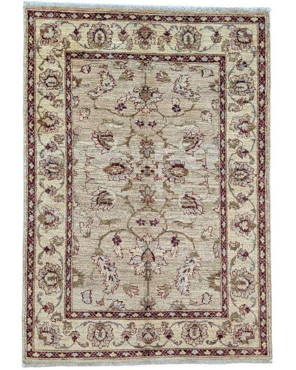 Tappeto Farahan beige, annodato a mano in Afghanistan con lana di alta qualità e colori vegetali naturali. Eleganza sobria e tradizione artigianale in un capolavoro senza tempo.
